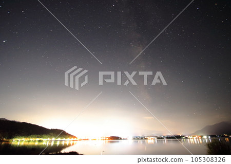 Milky way flowing in the night sky Milky way flowing in the night sky 105308326