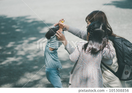 更衣 兒童 孩子 105308856