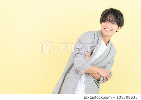 黃背的年輕人 105309635