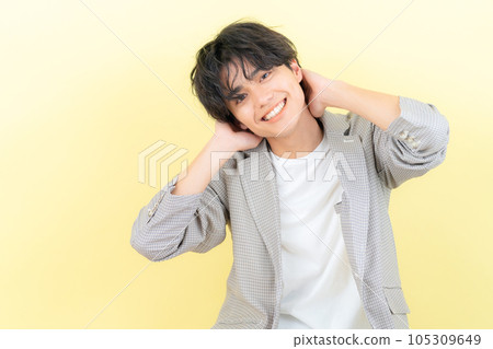 黃背的年輕人 105309649