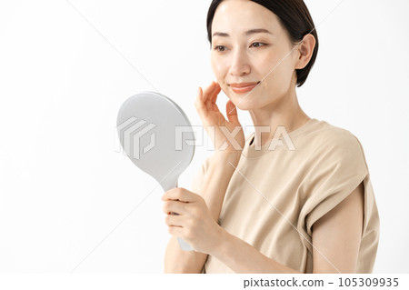 Check your skin with a hand mirror 105309935