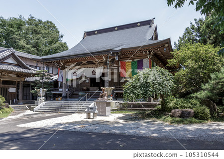 The main hall of Toyomoriyama Monjuin on a hill overlooking Mt. Tsukuba [precincts] 105310544