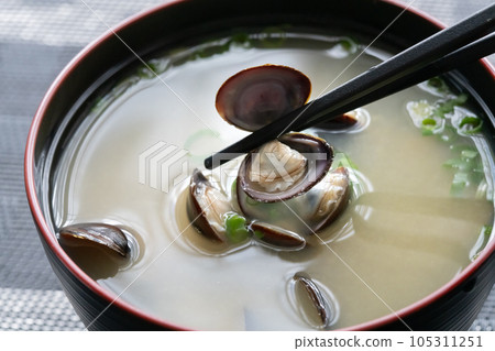 Shijimi clam miso soup with chopsticks 105311251