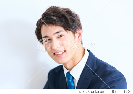 男士時尚西裝的年輕商人 105311390