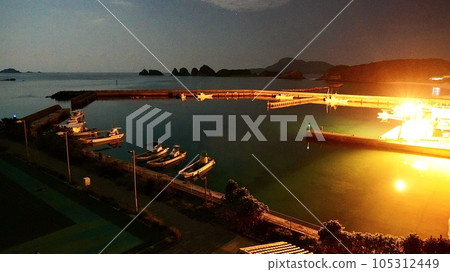 沖繩縣阿嘉島漁港的夜晚 沖繩縣阿嘉島漁港的夜晚 105312449
