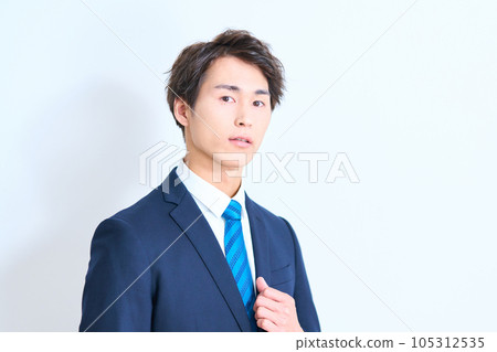 男士時尚西裝的年輕商人 105312535