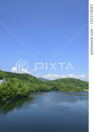 Lake Sahoro and Sahoro Dam in the blue sky 105314083