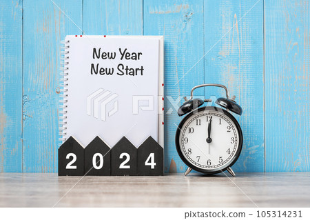 2024 Happy New Yea  New start, black retro alarm clock and wooden number.Resolution, Goals, Plan, Action and Mission Concept 105314231
