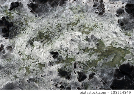 一聲呻吟從大地深處傳來。聽起來就像你在對地球上的生物大喊大叫。 一聲呻吟從大地深處傳來。聽起來就像你在對地球上的生物大喊大叫。 105314549