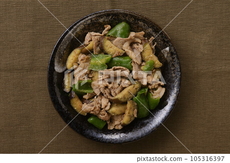 Stir-fried eggplant, green pepper and pork with miso 105316397