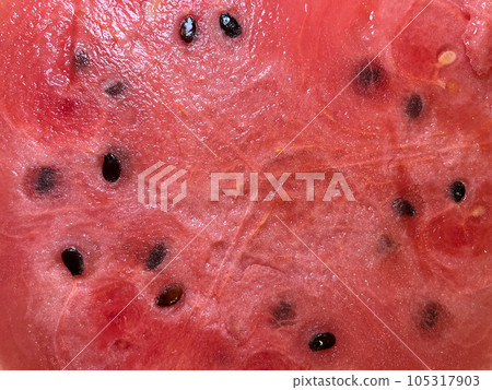 西瓜橫切面:夏季水果的質地 西瓜橫切面:夏季水果的質地 105317903