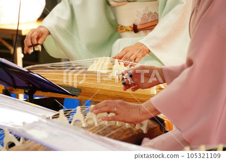Koto woman in kimono Koto woman in kimono 105321109
