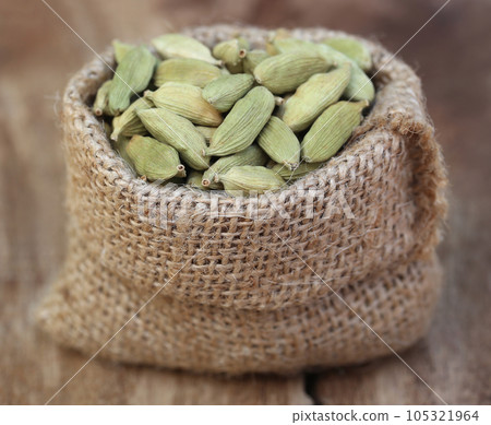 Cardamom seed in sack 105321964