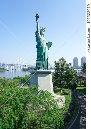 The Statue of Liberty, also known as the Goddess of Daiba, from the observation deck of Odaiba Kaihin Park 105322019