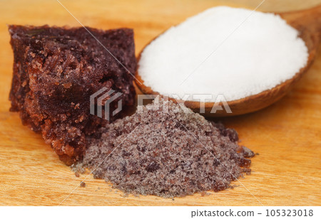 Black and white salt Black and white salt 105323018
