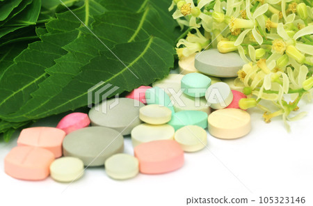 Pills made from medicinal neem flower and leaves 105323146