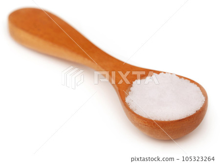 Table salt on wooden spons Table salt on wooden spons 105323264