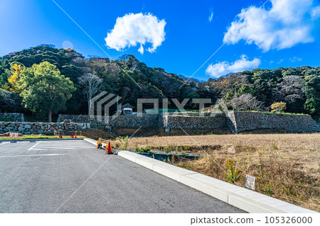 【日本百城名城續篇】秋季天氣中的米子城二之丸石垣和城山 鳥取縣米子市 105326000
