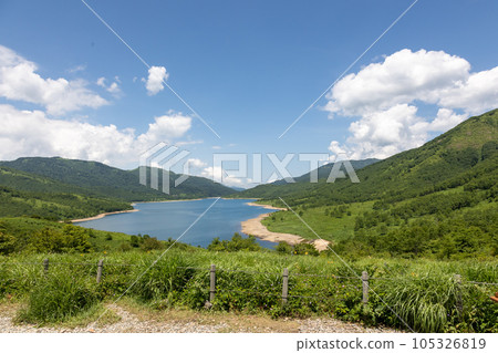 Lake Nozori seen from Fujimi Pass in summer 105326819