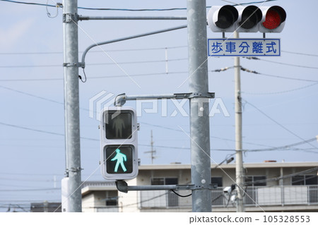 Separate pedestrian traffic light 105328553