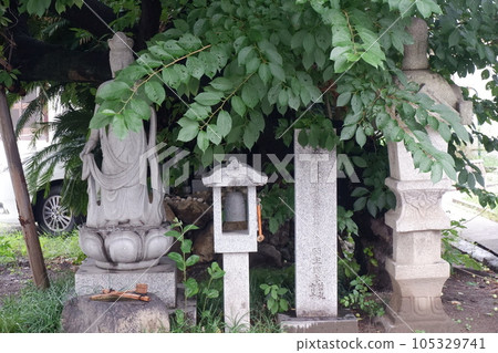 Stone Buddha, Jizo, and Kannon in the city 105329741