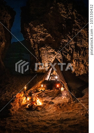 Night camp Single camp Solo camp Lantern Tent construction Encampment Lantern 105330432