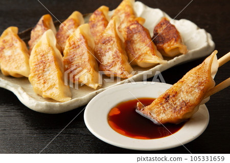 煎餃子 煎餃子 105331659