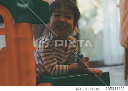 younger, play, enjoy oneself 105335331