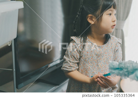 cleanup, younger, girl 105335364
