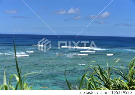 奄美大島雨季末期的大海 105339530