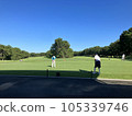 夏天的藍天和高爾夫球 105339746