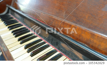 retro school piano retro school piano 105342829
