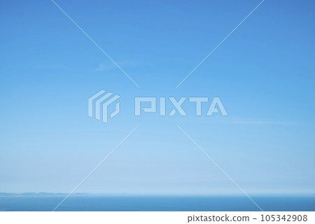 Blue sky and sea summer image [Kanagawa Prefecture] 105342908