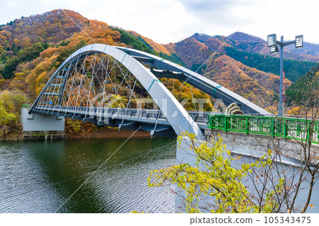 東京奧多摩湖 奧多摩湖 秋葉 三戶橋 東京奧多摩湖 奧多摩湖 秋葉 三戶橋 105343475