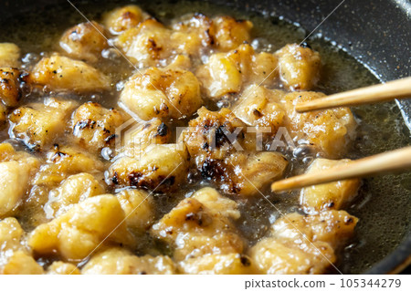 The remaining yakitori (bonjiri) remake cooking scene. Boil in a frying pan with dashi stock to bind the egg. The remaining yakitori (bonjiri) remake cooking scene. Boil in a frying pan with dashi stock to bind the egg. 105344279