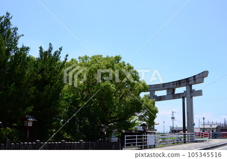 與鳥居的風景 與鳥居的風景 105345516