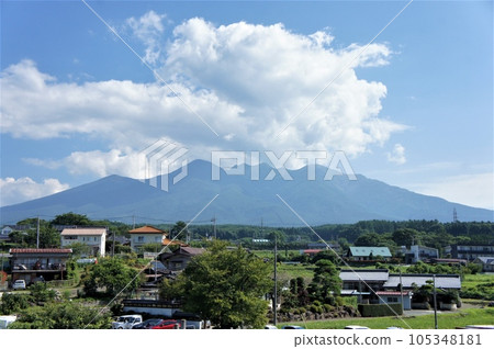 Yatsugatake with boiling clouds in summer seen from around Kobuchizawa Station Yatsugatake with boiling clouds in summer seen from around Kobuchizawa Station 105348181