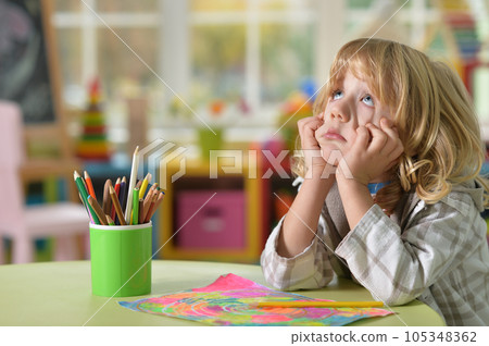 selective focus of kid drawing at desk 105348362