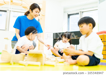 室內育兒形象 105348947