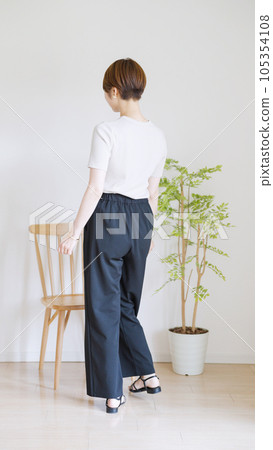 女夏裝時尚協調全身(豎版).. 女夏裝時尚協調全身(豎版).. 105354108