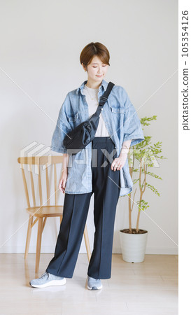 Women's summer clothes fashion coordination whole body (vertical).. 105354126