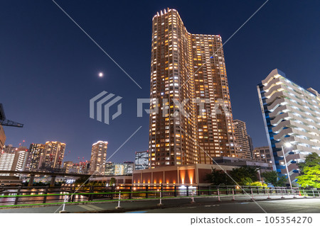 "Tokyo" Night view of tower apartment / Tokyo Shibaura Bay Area 105354270