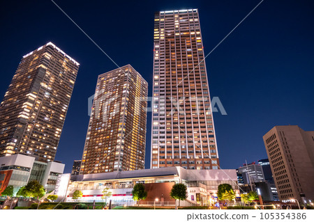 "Tokyo" Night view of tower apartment / Tokyo Shibaura Bay Area "Tokyo" Night view of tower apartment / Tokyo Shibaura Bay Area 105354386