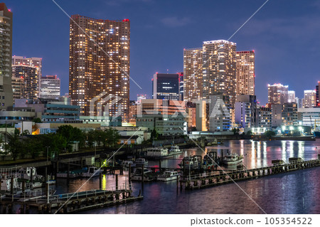 《東京》塔樓公寓夜景 / 東京芝浦灣區 105354522