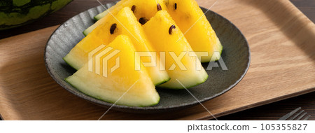 西瓜 小玉 黃色 特寫 切片 Yellow watermelon スイカ 黄色 黄西瓜 黄肉西瓜 105355827