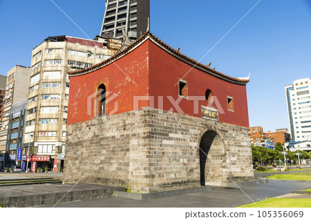 Building view of the old City Wall of North Gate (Cheng'en Gate) in Taipei City, Taiwan. it was established by the Qing Dynasty. 105356069