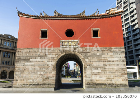 Building view of the old City Wall of North Gate (Cheng'en Gate) in Taipei City, Taiwan. it was established by the Qing Dynasty. 105356070