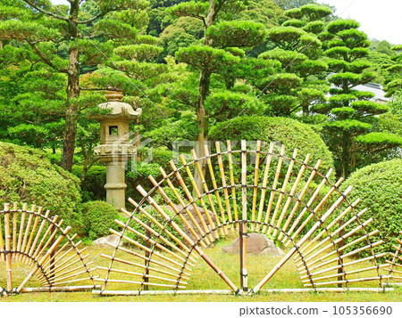 山口縣下關市毛利氏宅邸遺址調布庭園內的竹器 105356690