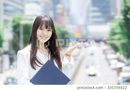 指向的女商人 105356822