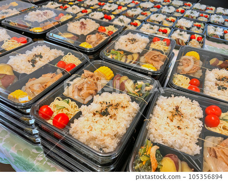 Lunch boxes provided at children's cafeterias and community cafeterias Lunch boxes provided at children's cafeterias and community cafeterias 105356894